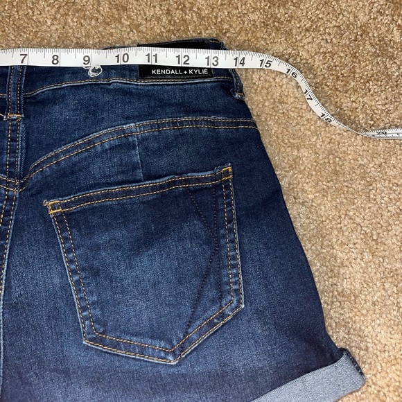 Kendall and Kylie Icon Short size 7 - Picture 5 of 5